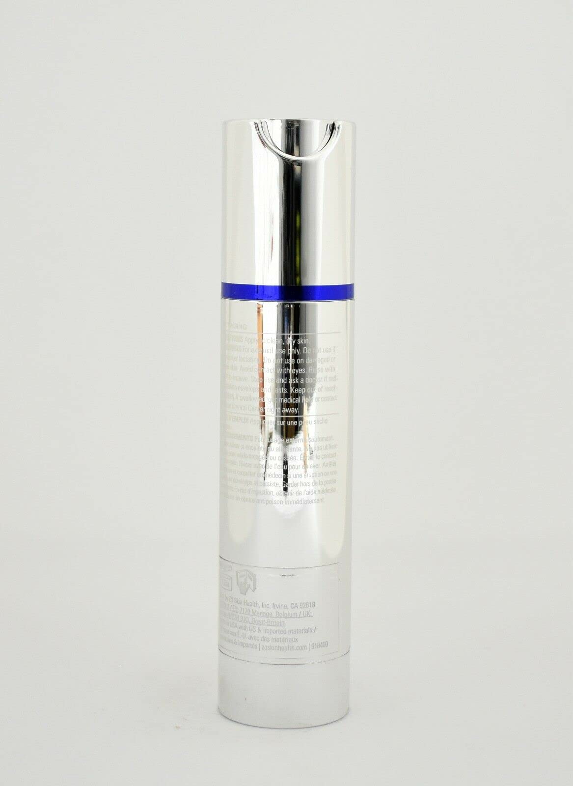 Application du sérum Zo Skin Health sur le visage quotidien