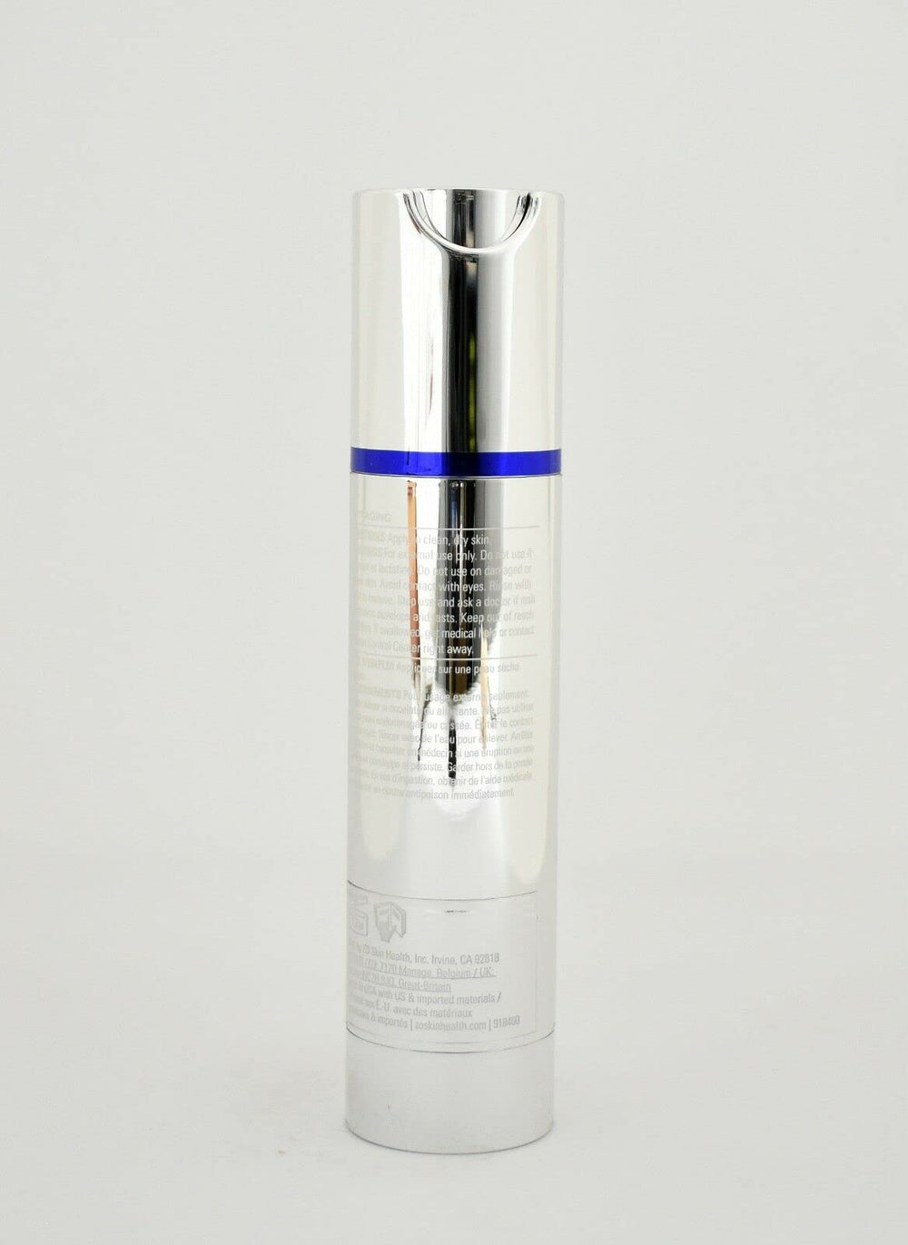 Application du sérum Zo Skin Health sur le visage quotidien
