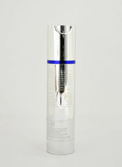 Application du sérum Zo Skin Health sur le visage quotidien