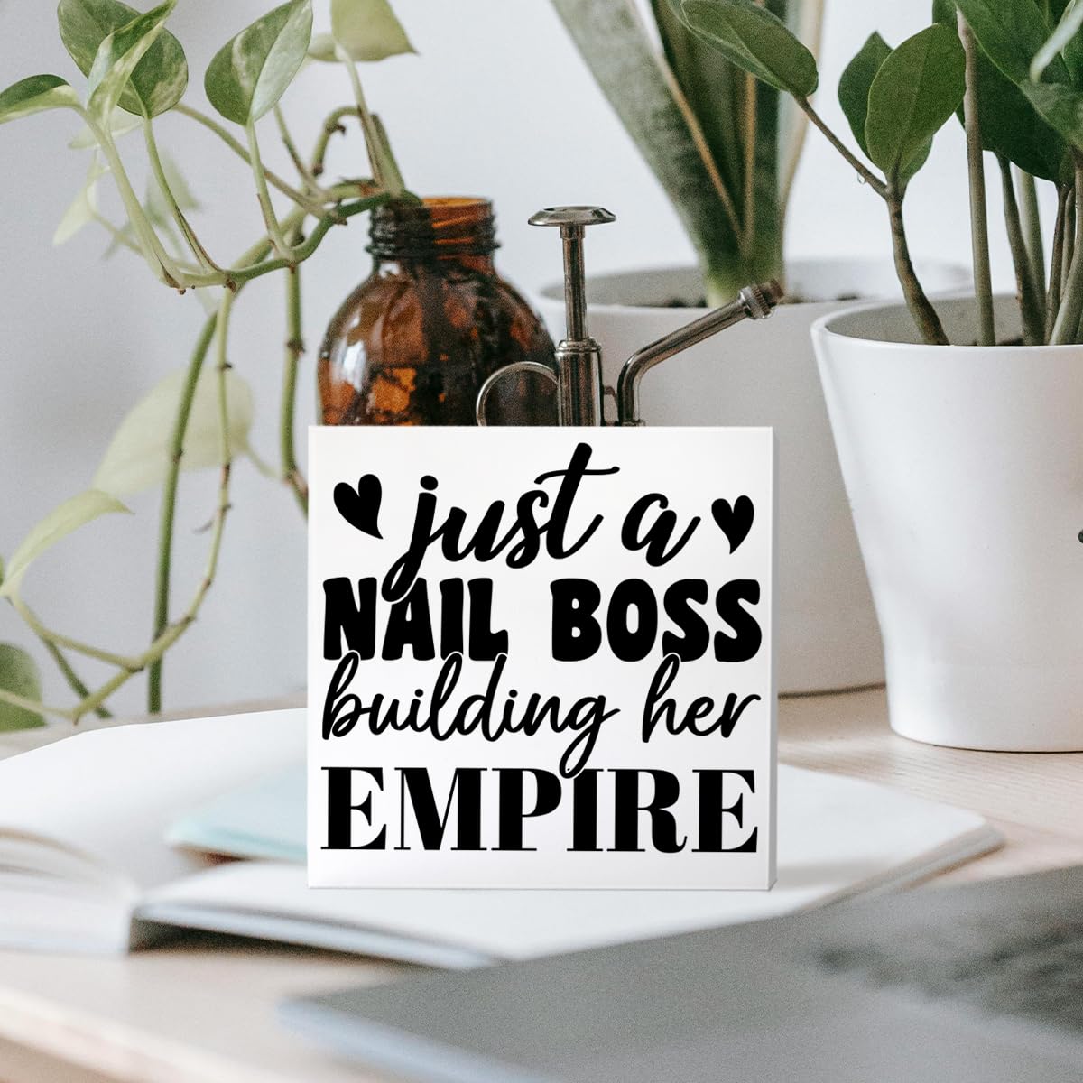 Signe salon onglerie ZODGMED, inspire un décor de travail soigné
