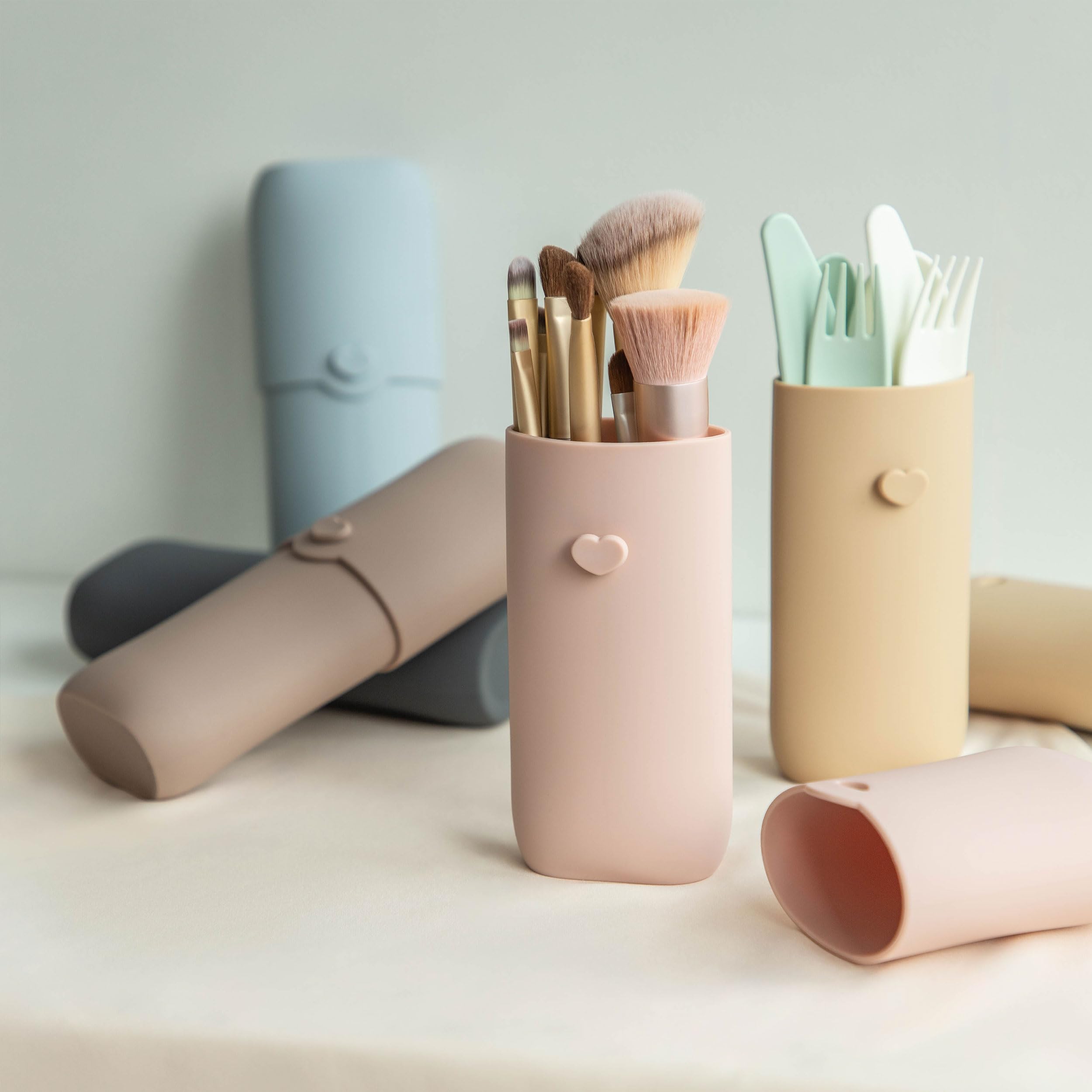 Accessoire beauté voyage Zoka, rangement pratique du maquillage.