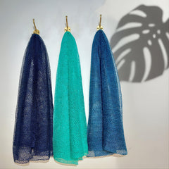 Éponge turquoise ZULU ZEST, texture africaine pour peau sensible.