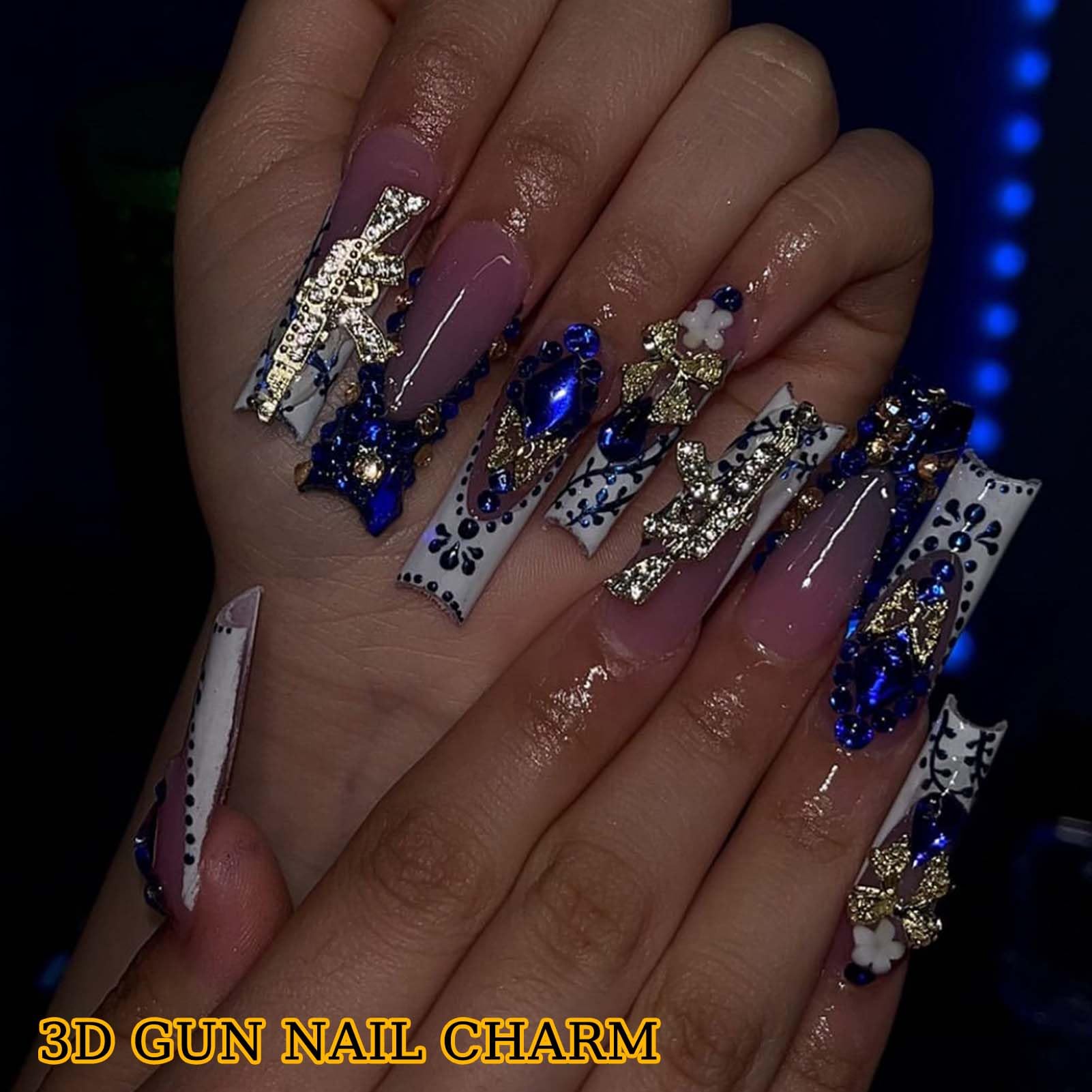 ZUMILLMN charms ongles 3D pistolets alliage doré, style audacieux pour nail art.