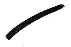 Trace précise avec le liner Zuzu Luxe, idéal pour looks soignés.